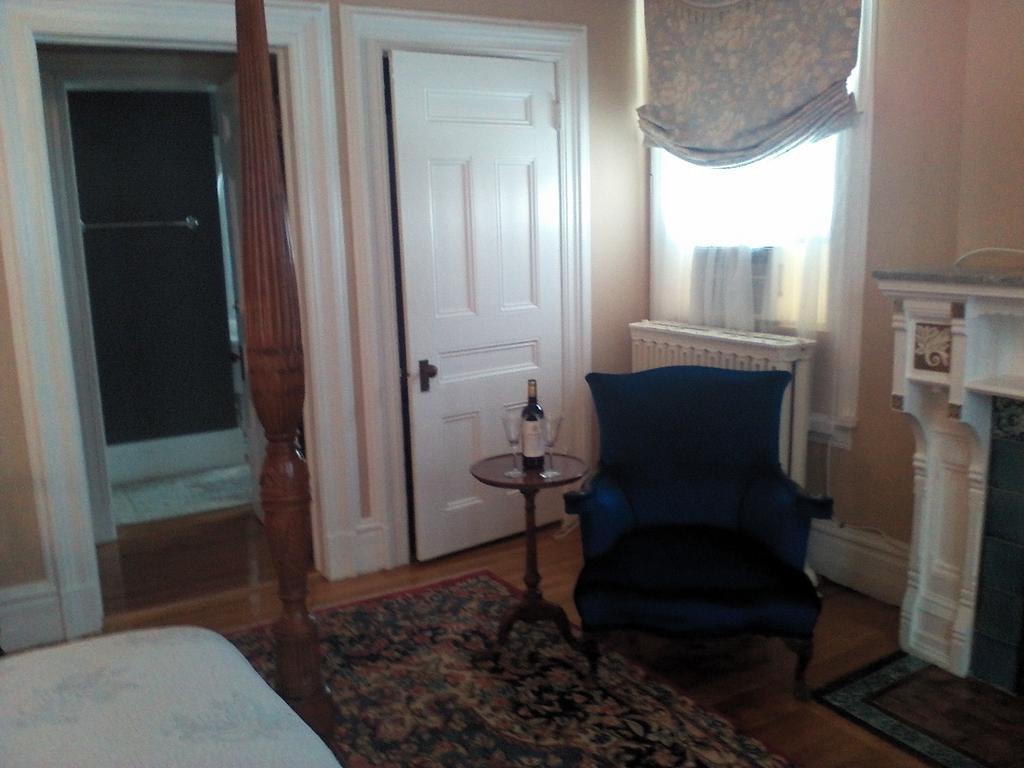 A Kingston Bed & Breakfast Экстерьер фото
