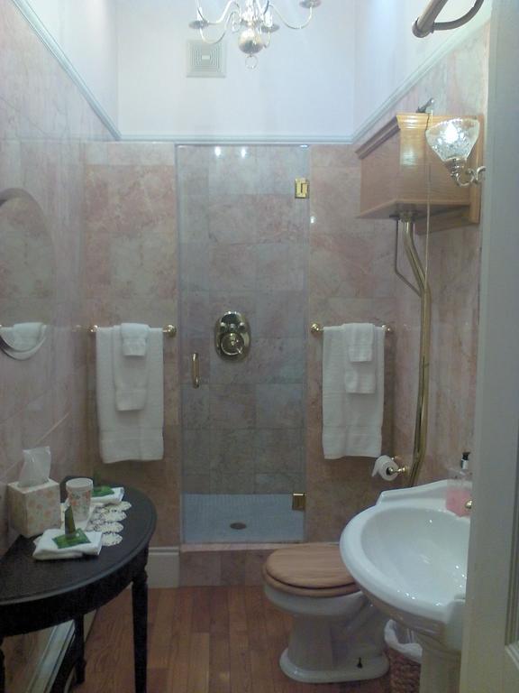 A Kingston Bed & Breakfast Экстерьер фото