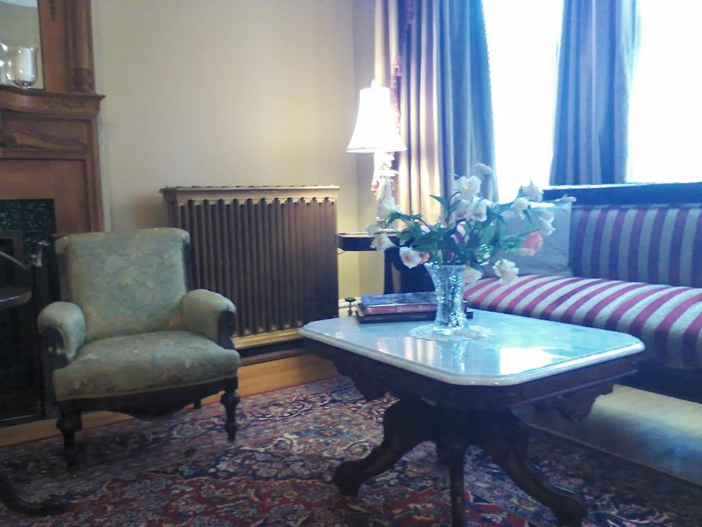 A Kingston Bed & Breakfast Экстерьер фото